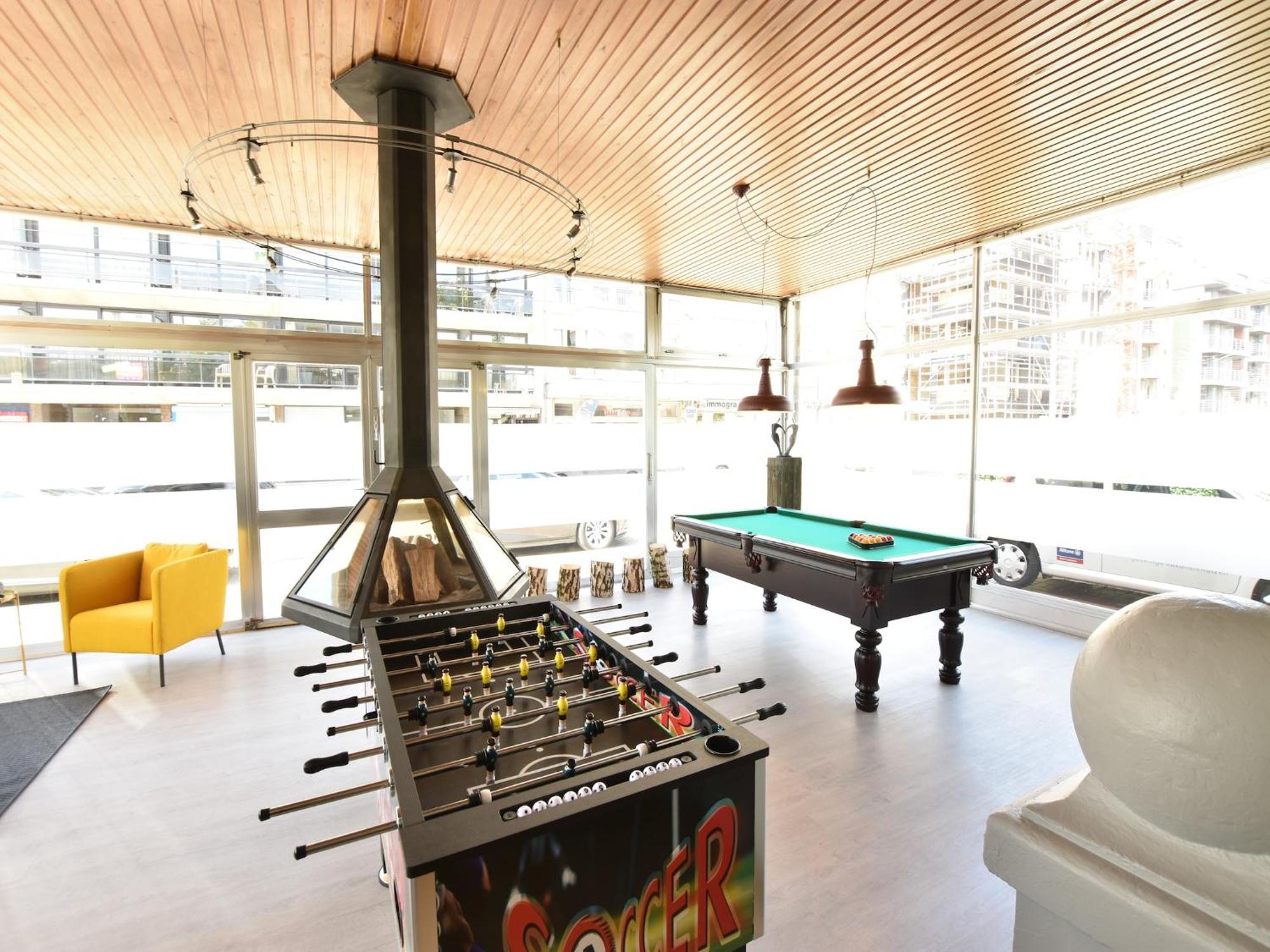 Former Hotel In The Centre And At 50 Metres From The Beach In Panne La Panne Extérieur photo