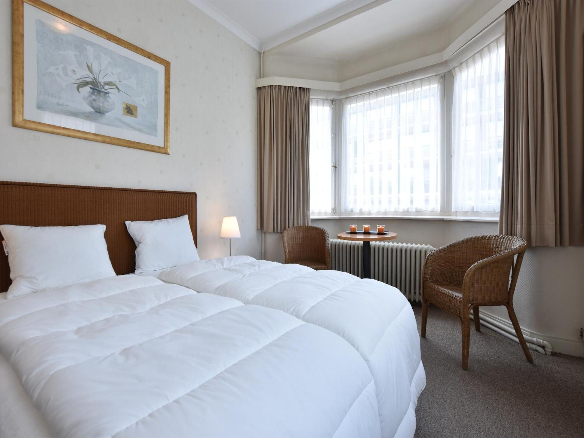 Former Hotel In The Centre And At 50 Metres From The Beach In Panne La Panne Extérieur photo