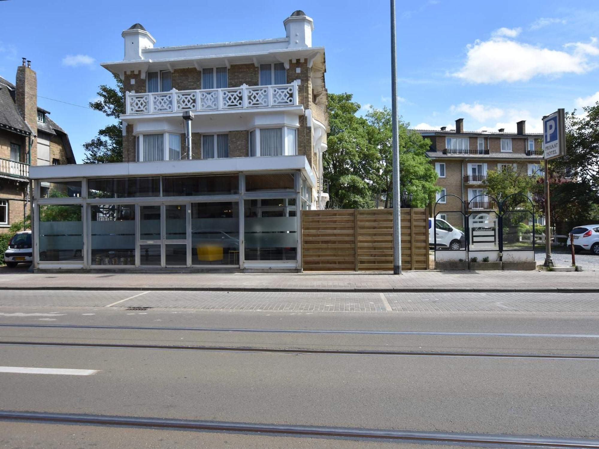 Former Hotel In The Centre And At 50 Metres From The Beach In Panne La Panne Extérieur photo