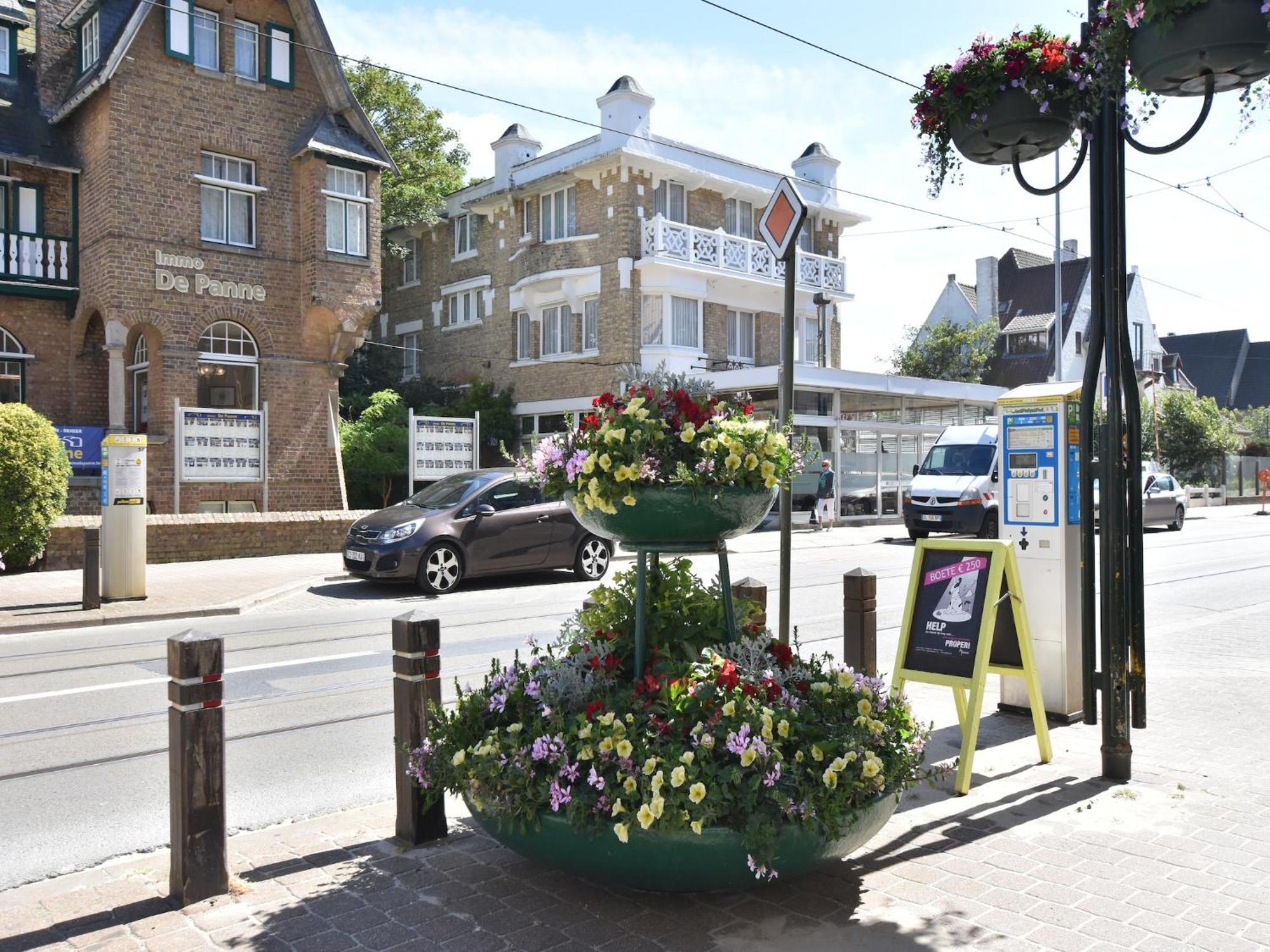 Former Hotel In The Centre And At 50 Metres From The Beach In Panne La Panne Extérieur photo