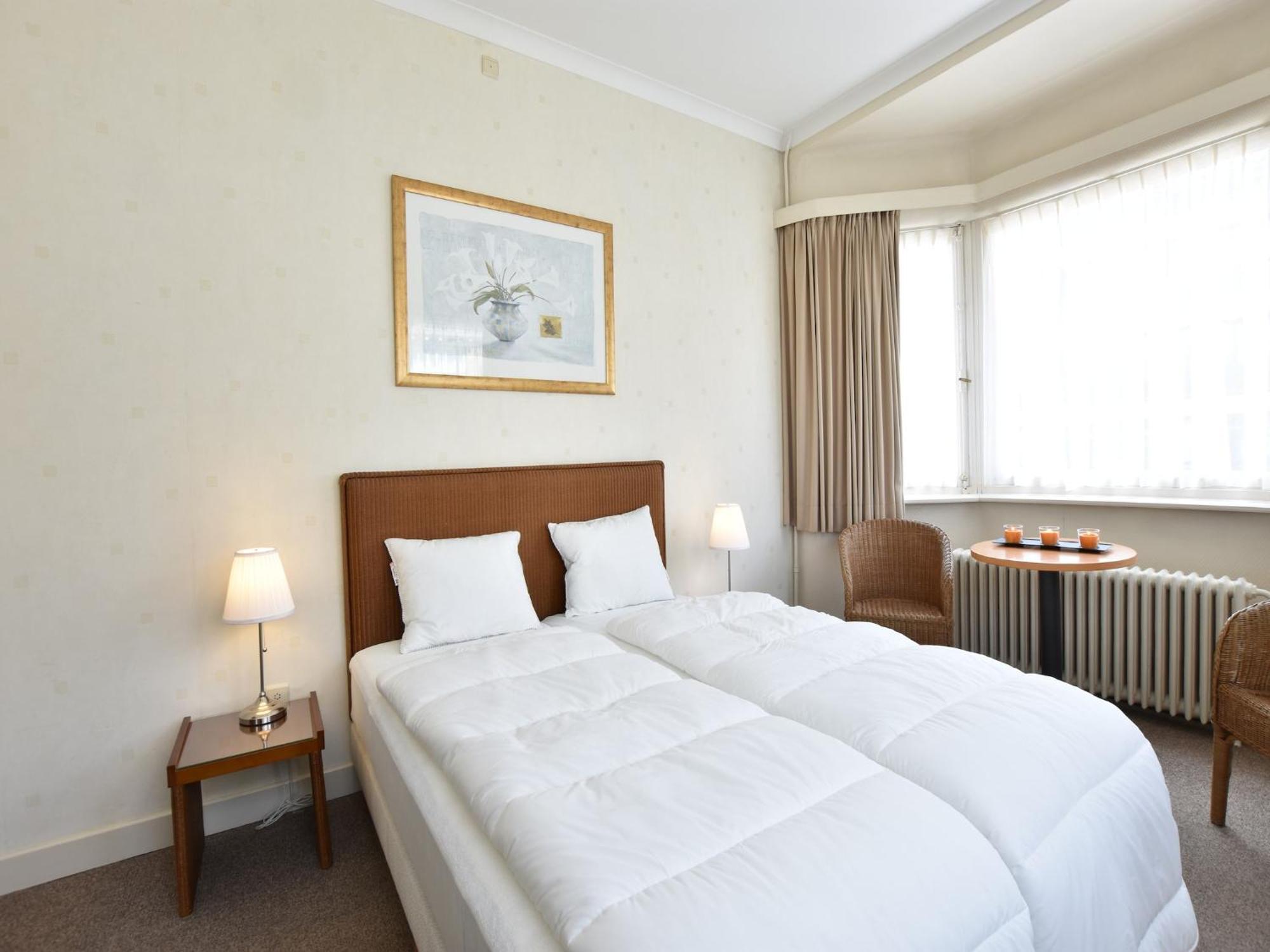 Former Hotel In The Centre And At 50 Metres From The Beach In Panne La Panne Extérieur photo